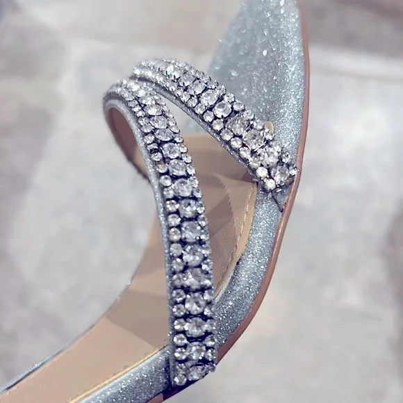 Jewel Badgley Mischka Rosa Sandals in Silver Size 10M in Box